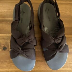 Clarks Womens Cloudsteppers Strap Sandals size 9